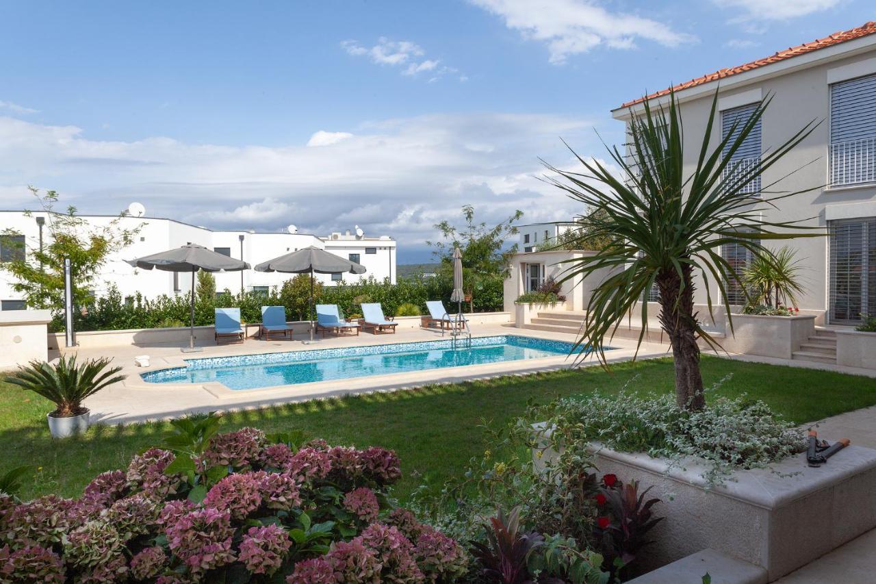 Deluxe Apartments Vila Carissa Malinska Exterior photo